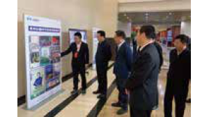 ​中央网信办、国家网信办副主任杨小伟，国务院扶贫办党组成员、副主任洪天云，贵州省委常委、宣传部部长、网信委副主任卢雍政出席