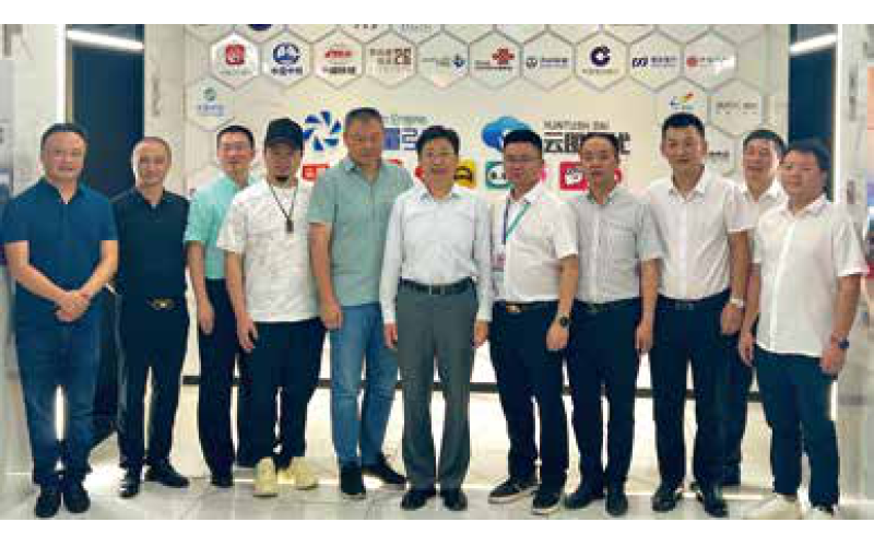 省委常委、省委统战部部长谭炯一行到公司座谈交流